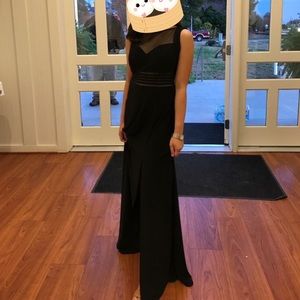 SIZE 0 | Black Long Gown